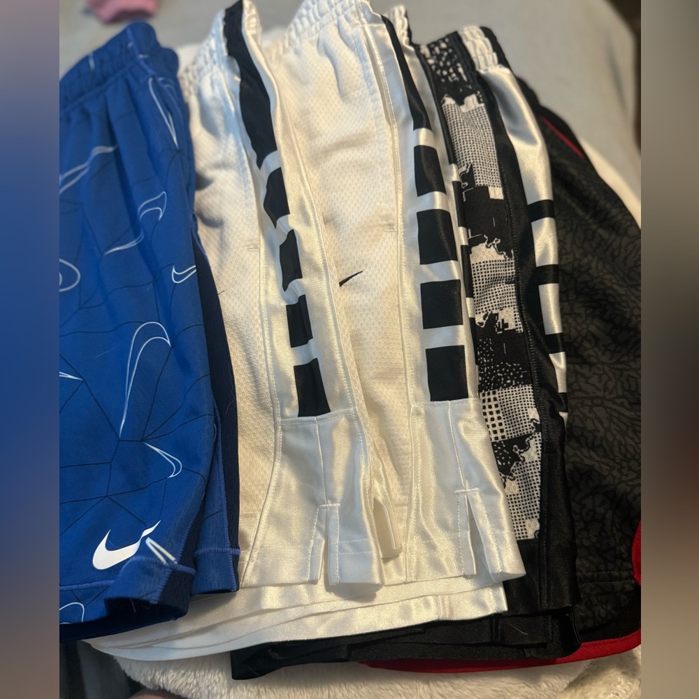 SOLD 5 Nike boys shorts size medium